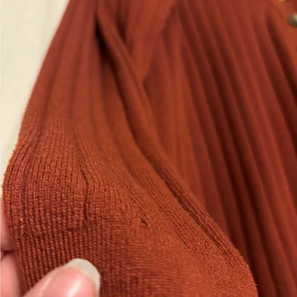 Women's V-Neck Sweater in Rust by New York & Company - Picture 3 of 3